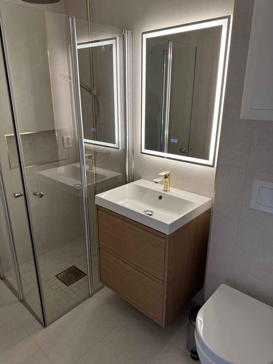 Bathroom 2nd floor Galleribilde