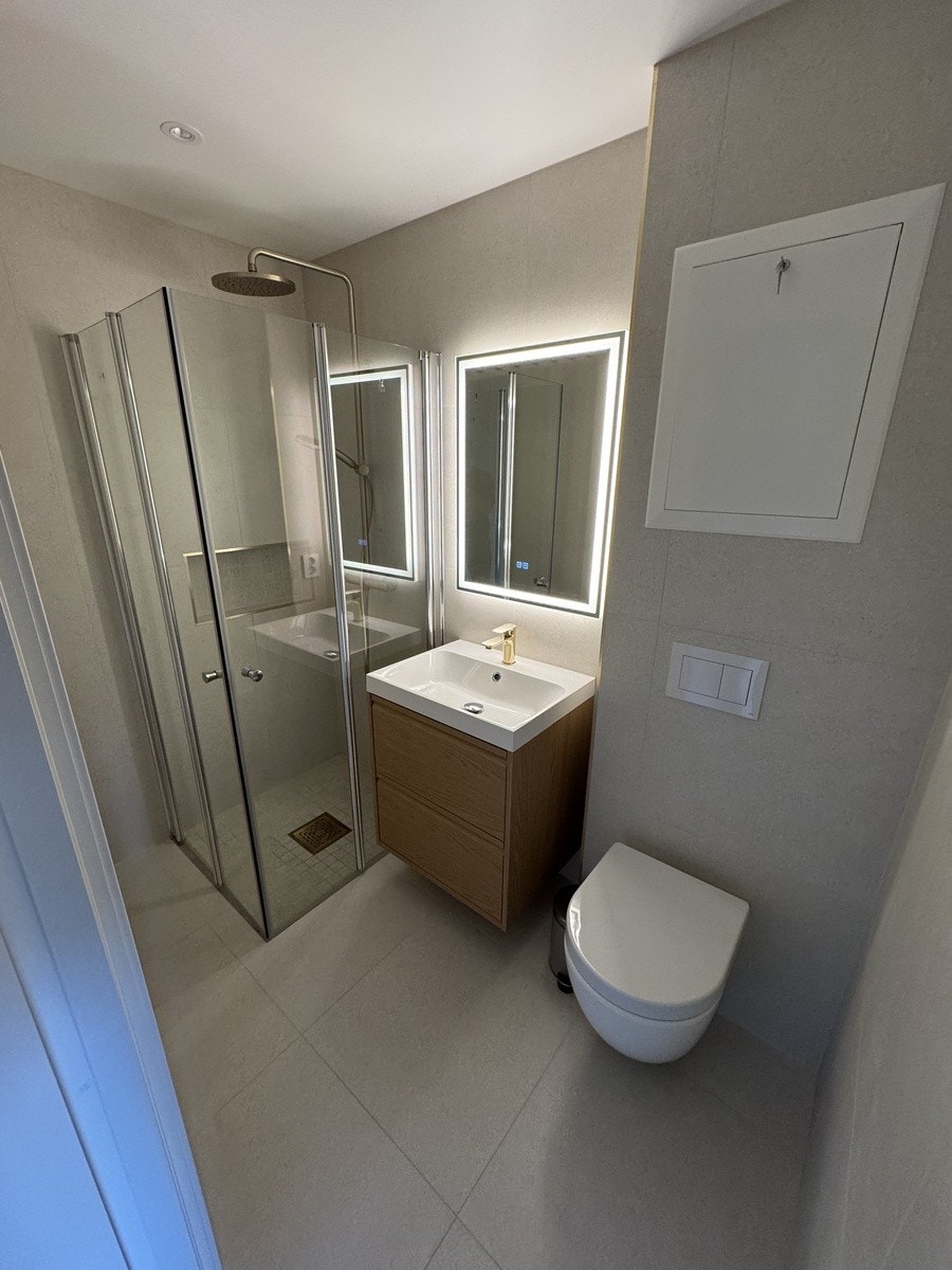 Bathroom 2nd floor Galleribilde