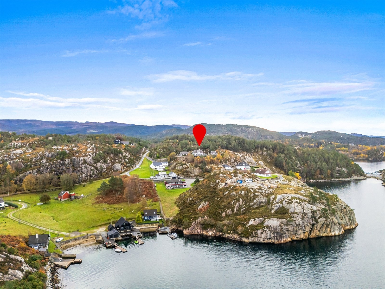Korsvik er en landlig og idyllisk område nær Koløyhamn Galleribilde