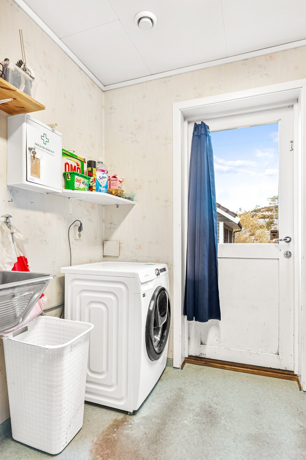 Vaskerom m/utgang til hage/tun Galleribilde