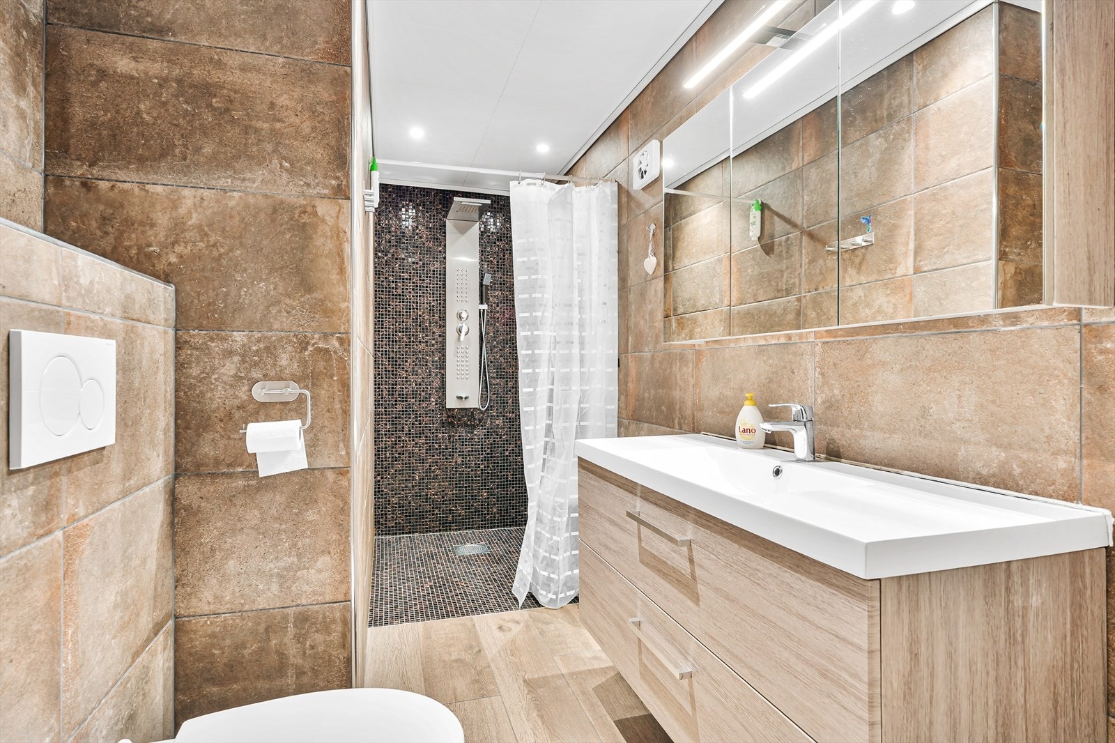 Fint helfliset bad fra 2017 Galleribilde