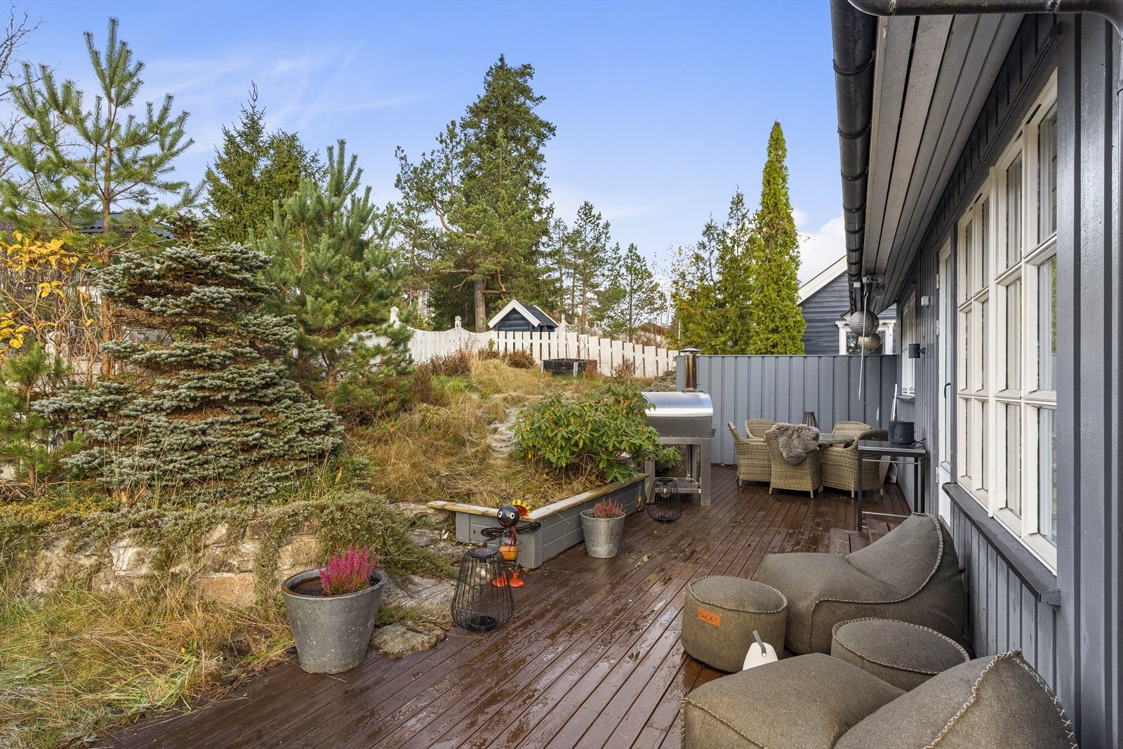 Sydvest-vendt terrasse på ca. 60 kvm med Jacuzzi fra 2023 Galleribilde