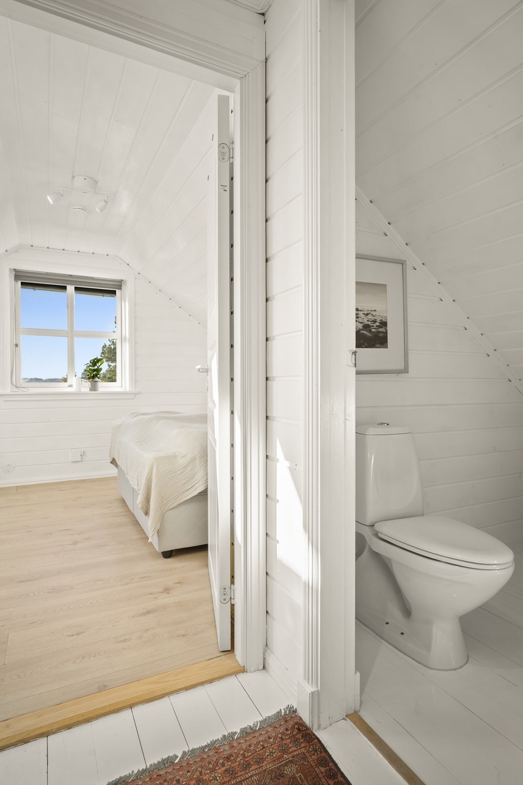 Loftetasje med to romslige allrom/soverom og wc Galleribilde