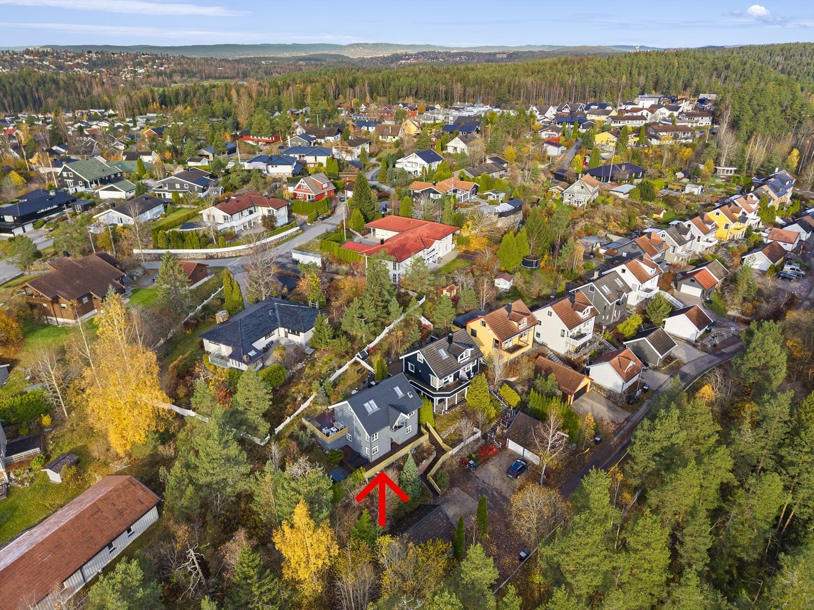 Usjenert og barnevennlig i en stille og rolig blindvei - et trygt og stabilt nabolag Galleribilde