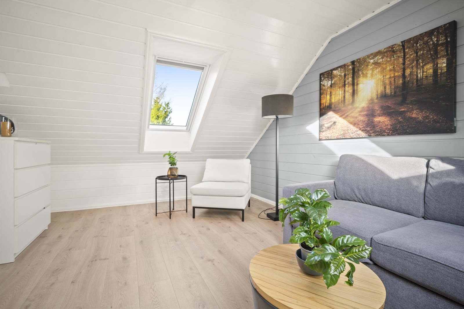 Loftetasje med to romslige allrom/soverom og wc Galleribilde