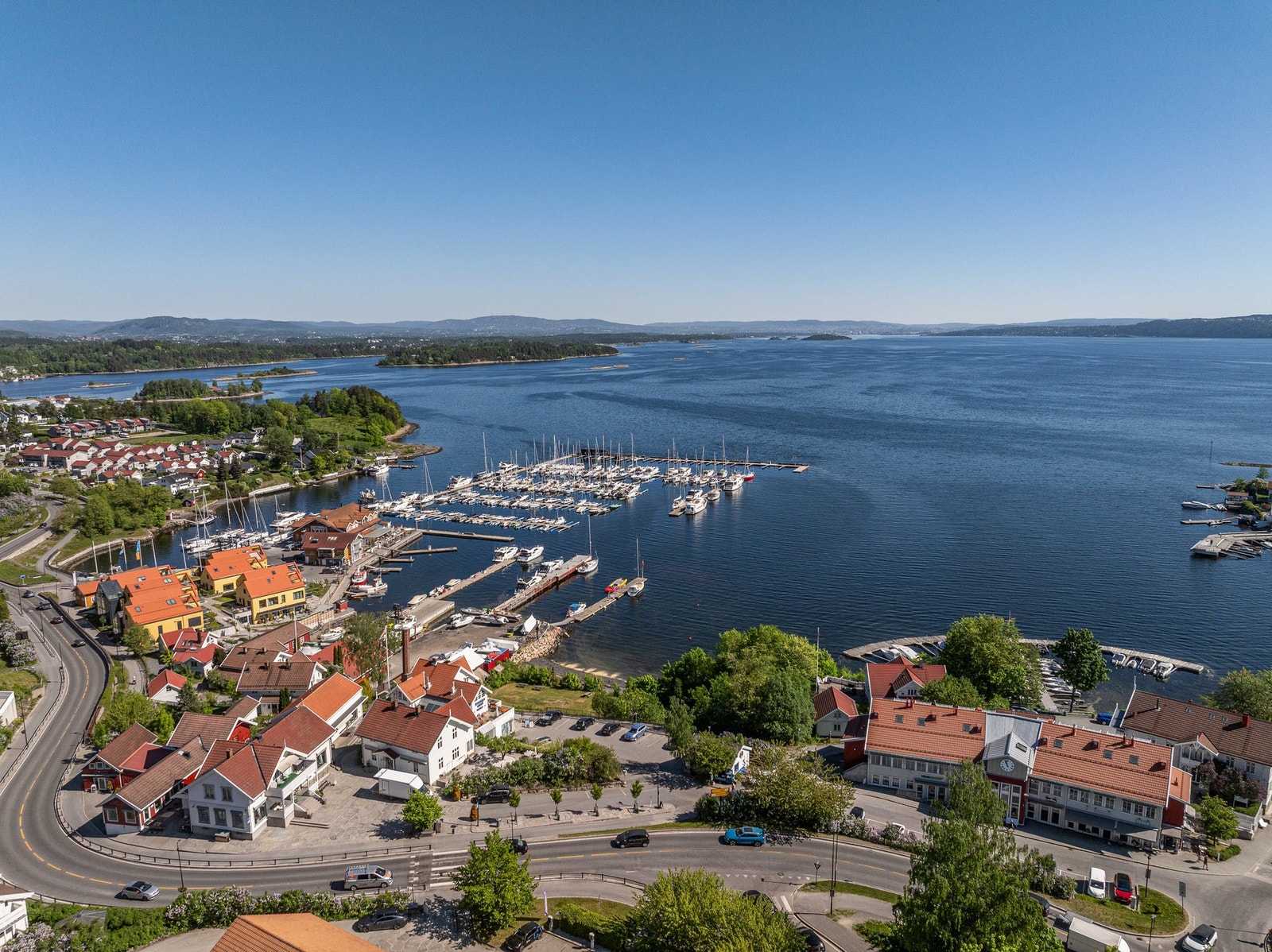 Idylliske Vollen sett fra luften. Galleribilde