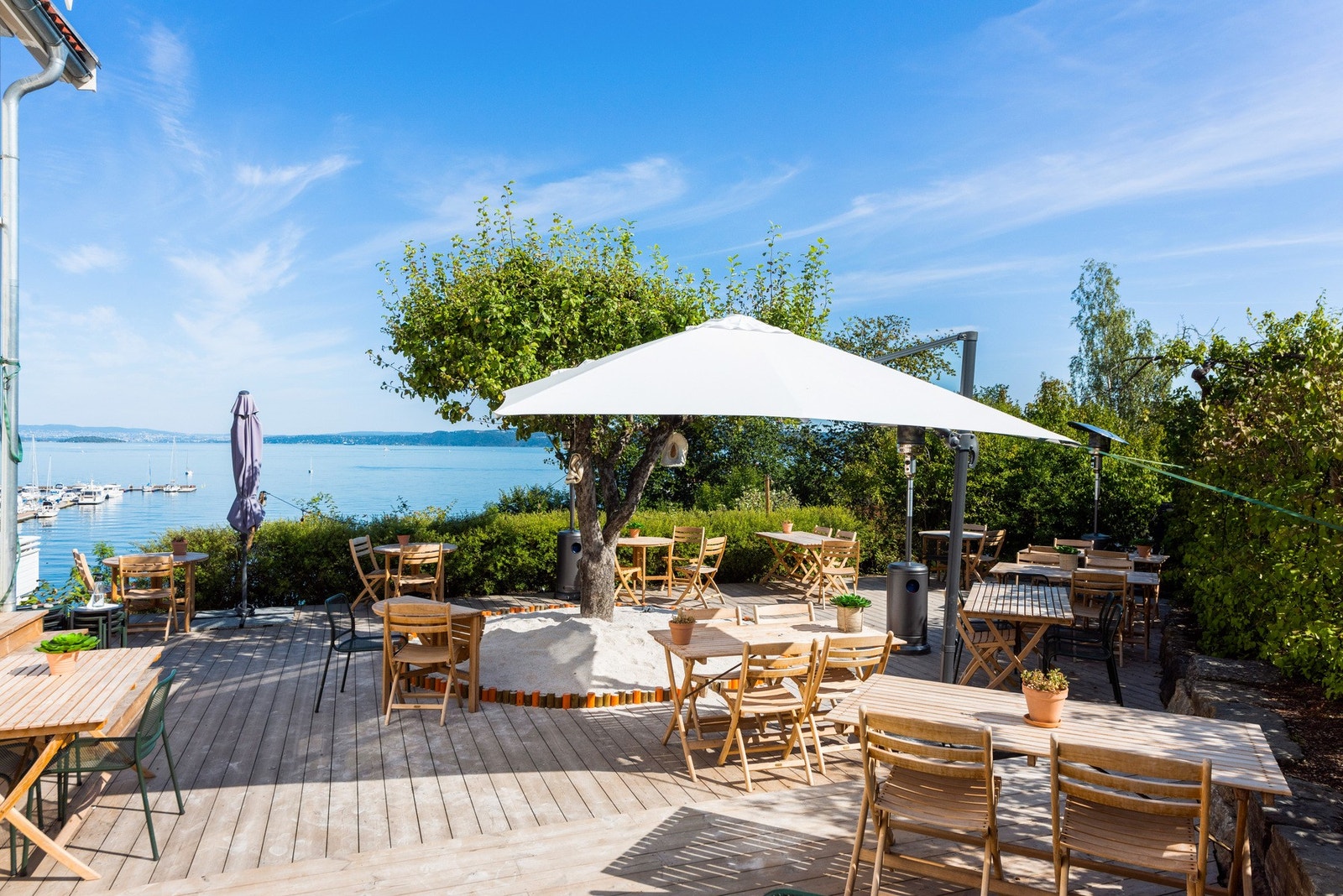 Hagen vinbar byr på vin, lokalt øl og smakfulle retter. Galleribilde