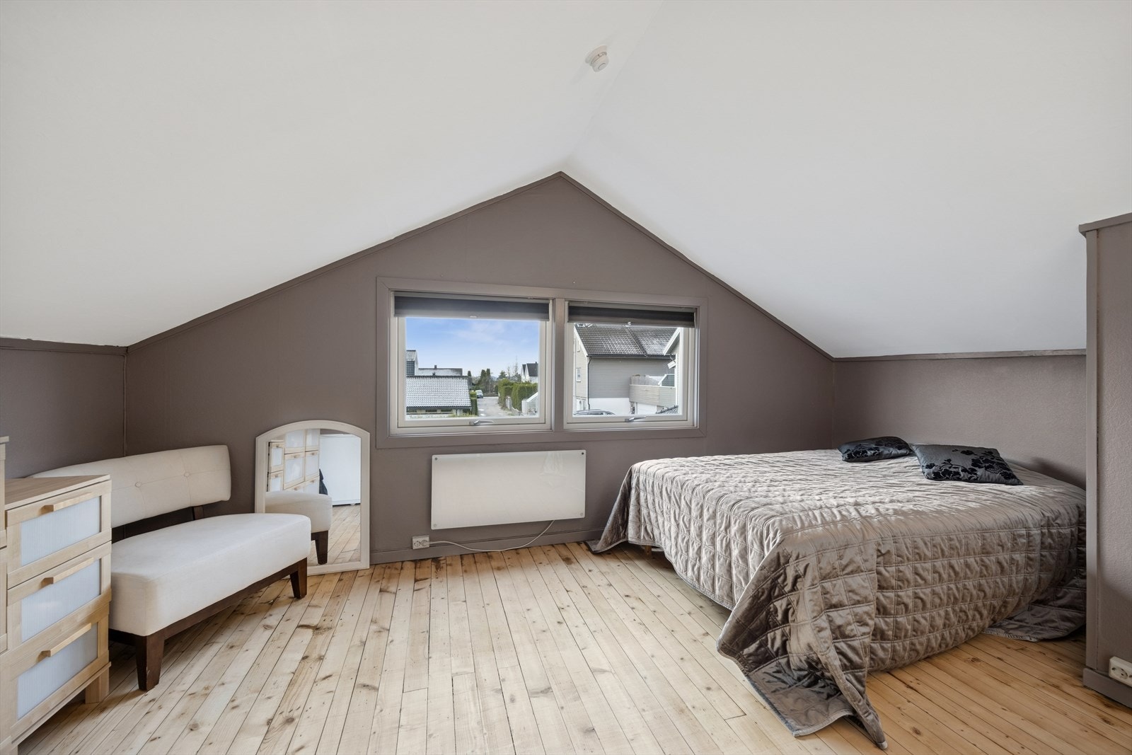 Her er det innredet et soverom av god størrelse. Galleribilde