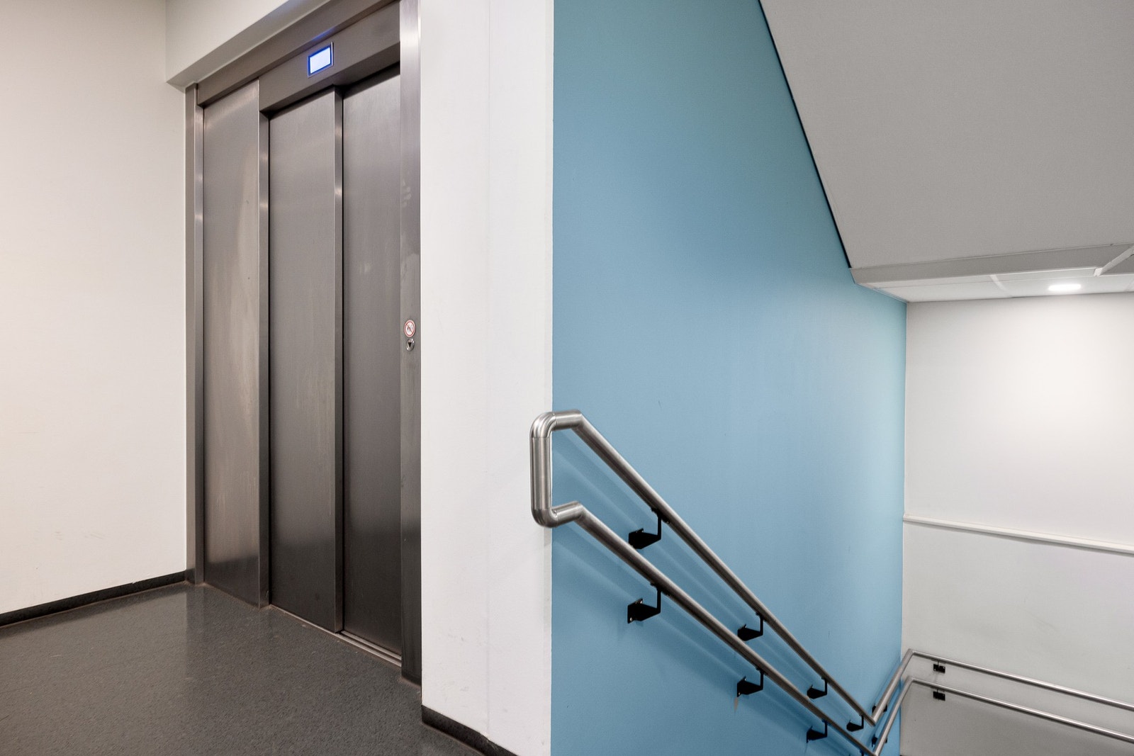 Heis i bygget for trappefri adkomst til bod og garasjeplass. Galleribilde