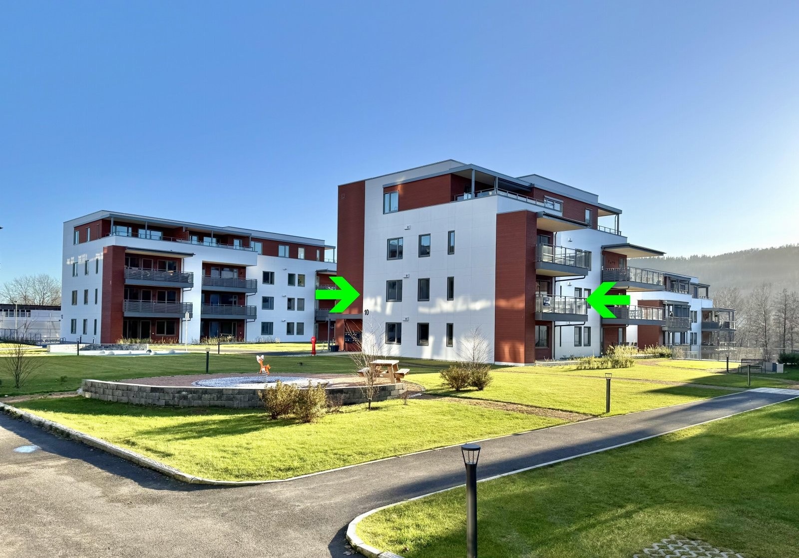 Splitter ny 3-roms endeleilighet med stor balkong og garasje med gunstig plassering | omkranses av flotte grønne parkområder | sørvestvendt balkong Galleribilde