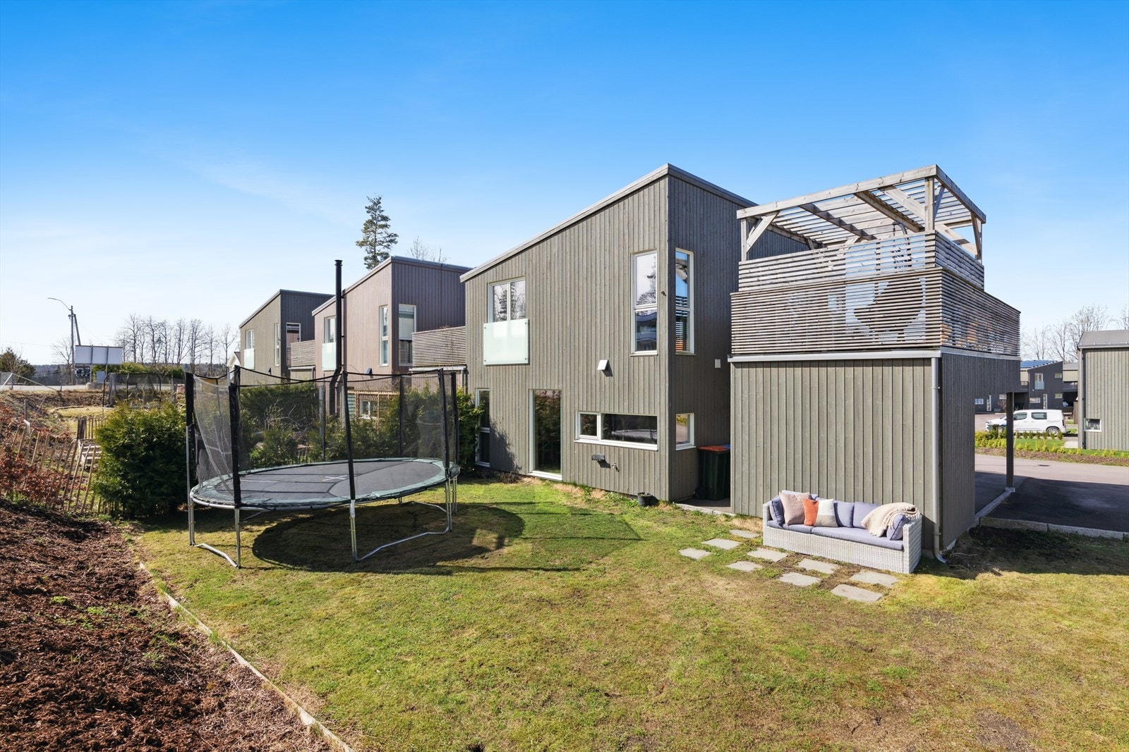 Flott ende-rekkehus med god intern beliggenhet. Galleribilde