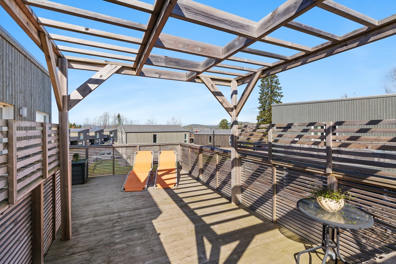 Overbygget terrasse i 2. etasje. Galleribilde