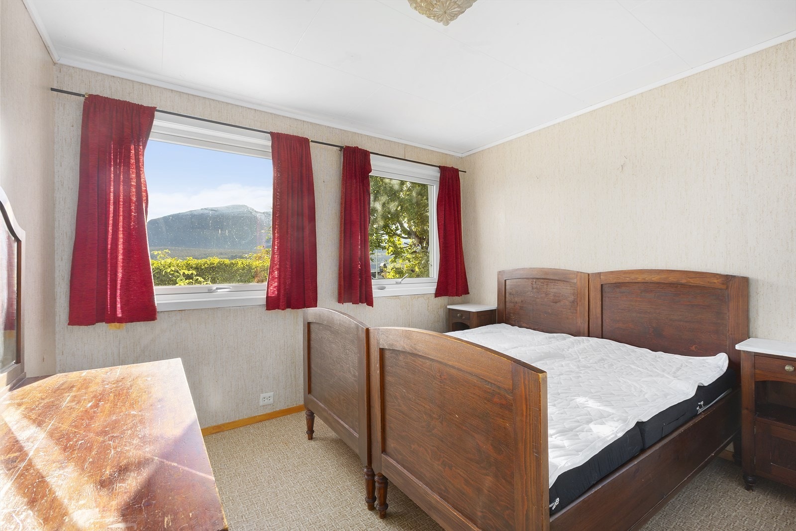 Boligen har 4 soverom i sokkeletasjen, hvorav 3 av de er på de opprinnelige godkjente byggetegningene. Galleribilde