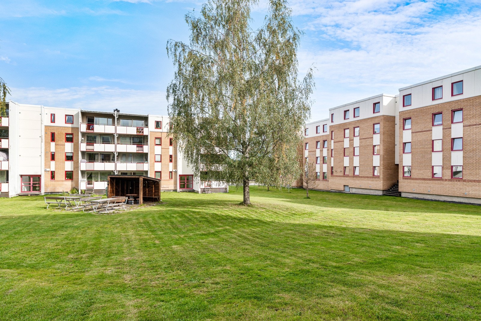 Borettslaget har en felles grillhytte som er et fint samlingspunkt for beboere. Galleribilde