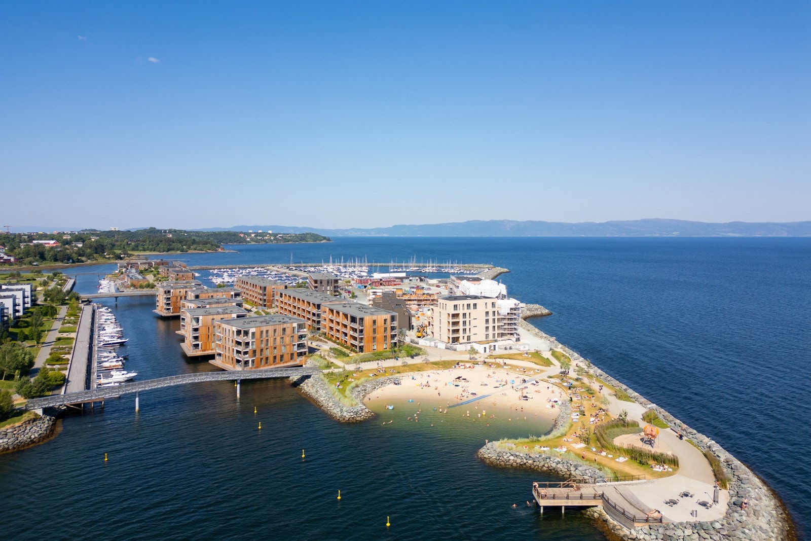 Det er kort vei til den velkjente stranden på Grilstad. Galleribilde