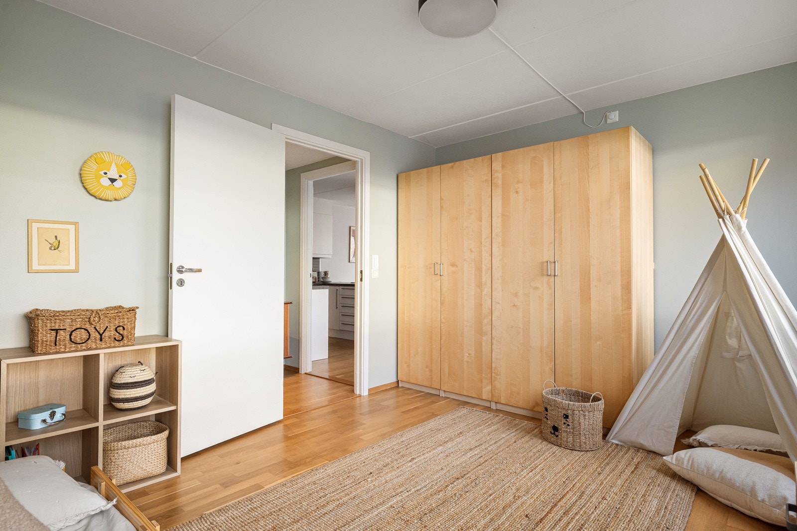 Det er også her godt med lagringsplass og muligheter for å innrede som en selv vil. Galleribilde