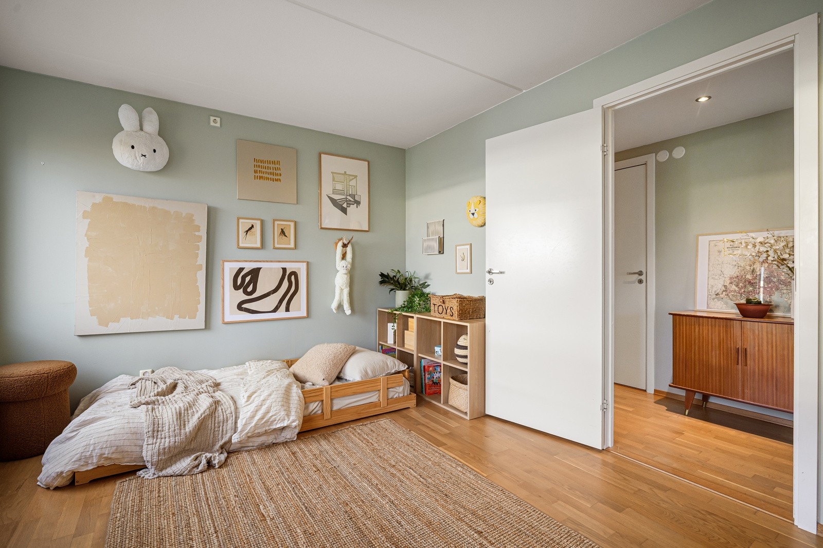 Plass til barneseng, gjesteseng eller skrivebord. Galleribilde