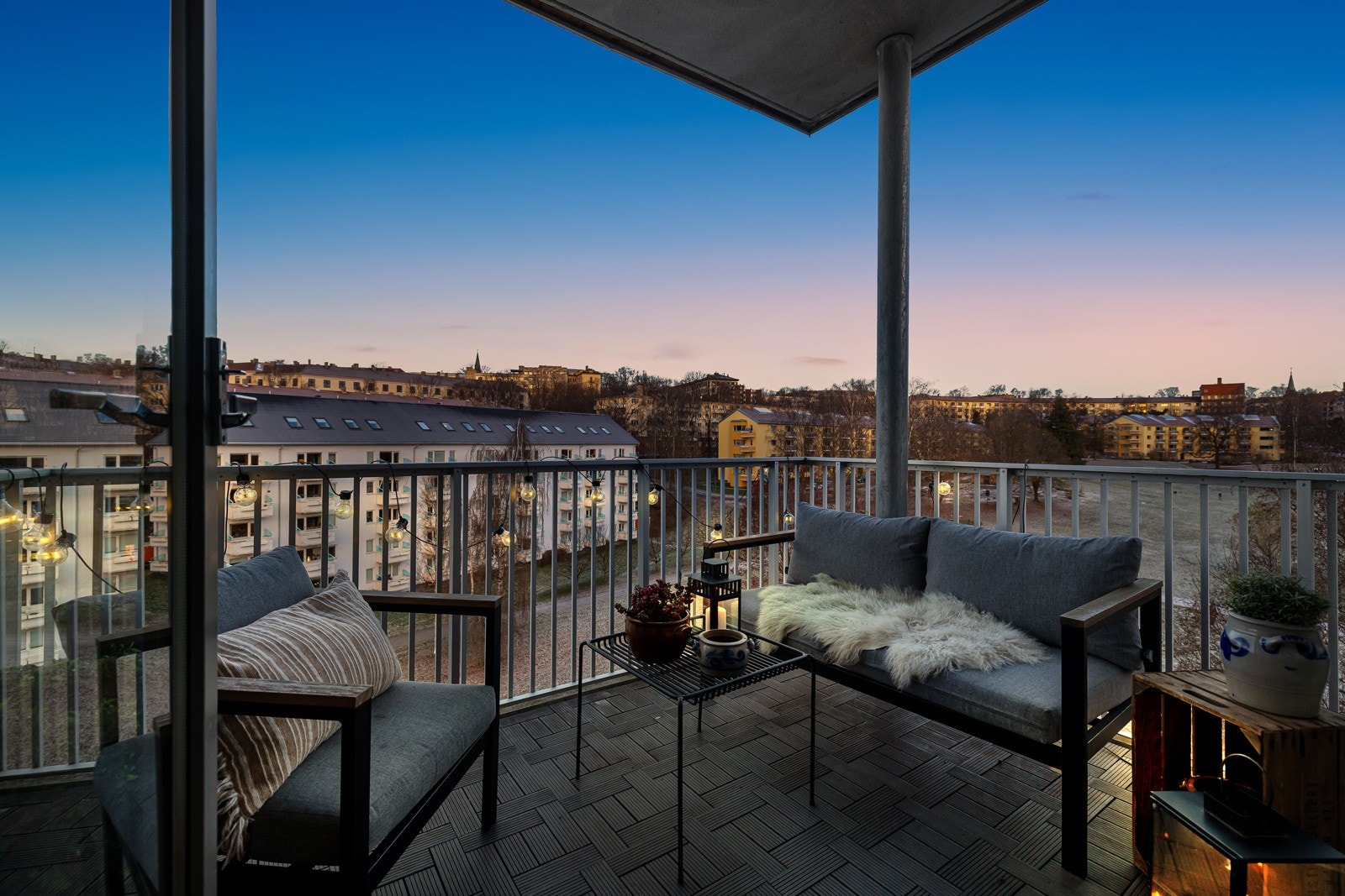 En fantastisk balkong på både kveldstid- men også selvfølgelig når solen står på Galleribilde