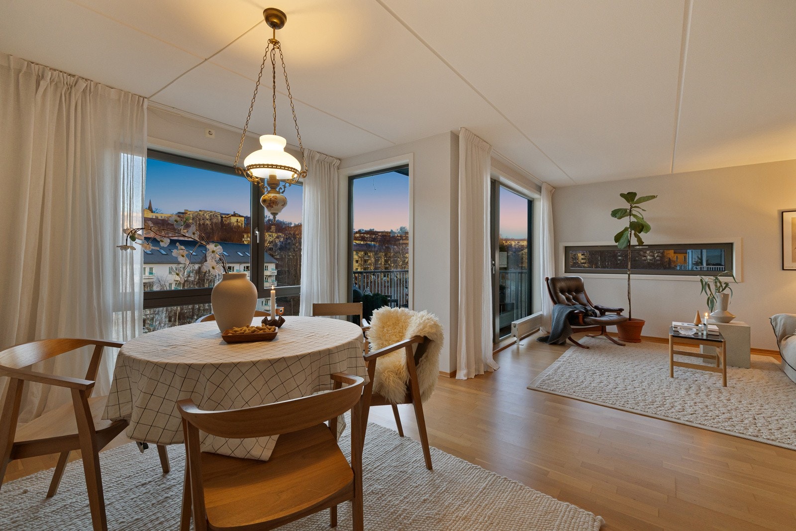 Velkommen til Kingos gate 19- en lys og innholdsrik 3-roms selveierleilighet med vestvendt, solrik balkong på ca. 7 kvm Galleribilde