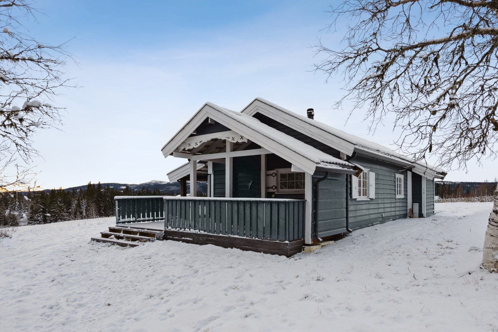 Hytta ligger i et rolig og tradisjonsrikt seterområde, med nærhet til flotte turmuligheter både sommer og vinter. Galleribilde