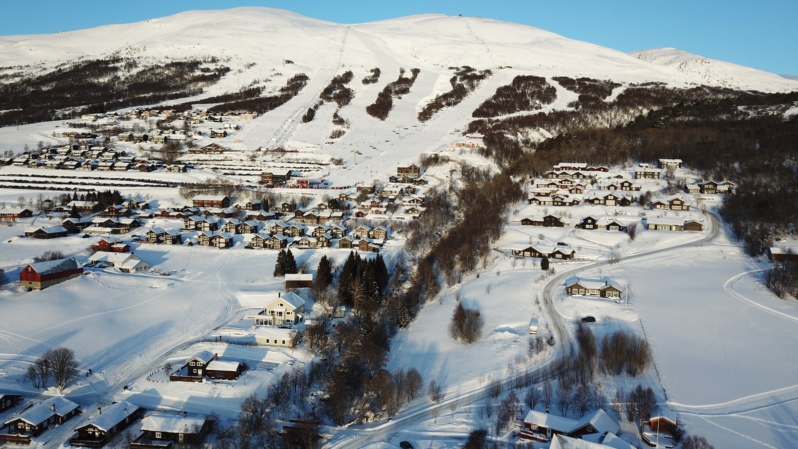 Oppdal er et vakkert syn på sommeren også. Skoger, grønne åkrer og vakre fjell pryder landskapet i alle retninger. Galleribilde