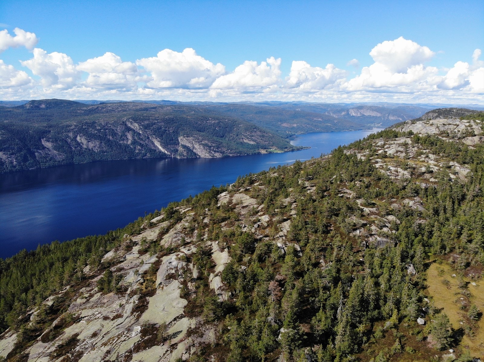 Bilde fra nærområdet - ca. 1/2 times gangavstand fra hytta Galleribilde