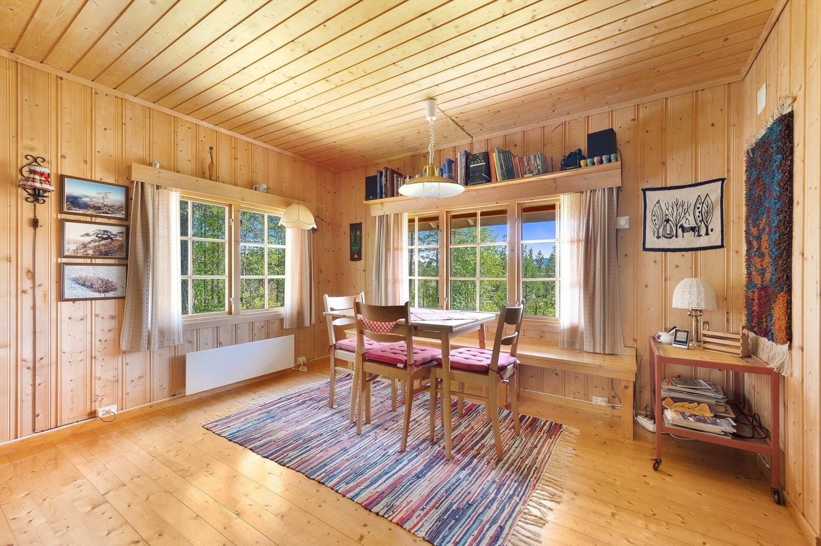 Spiseplass med fast benk Galleribilde