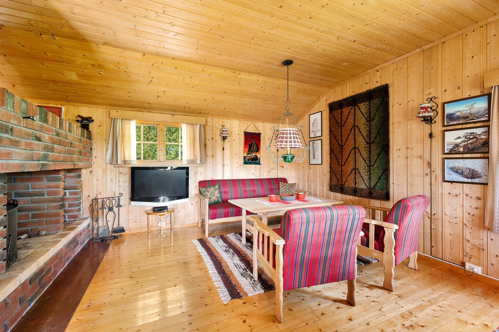 Stue med tilhørende innbo/løsøre. Åpen peis Galleribilde