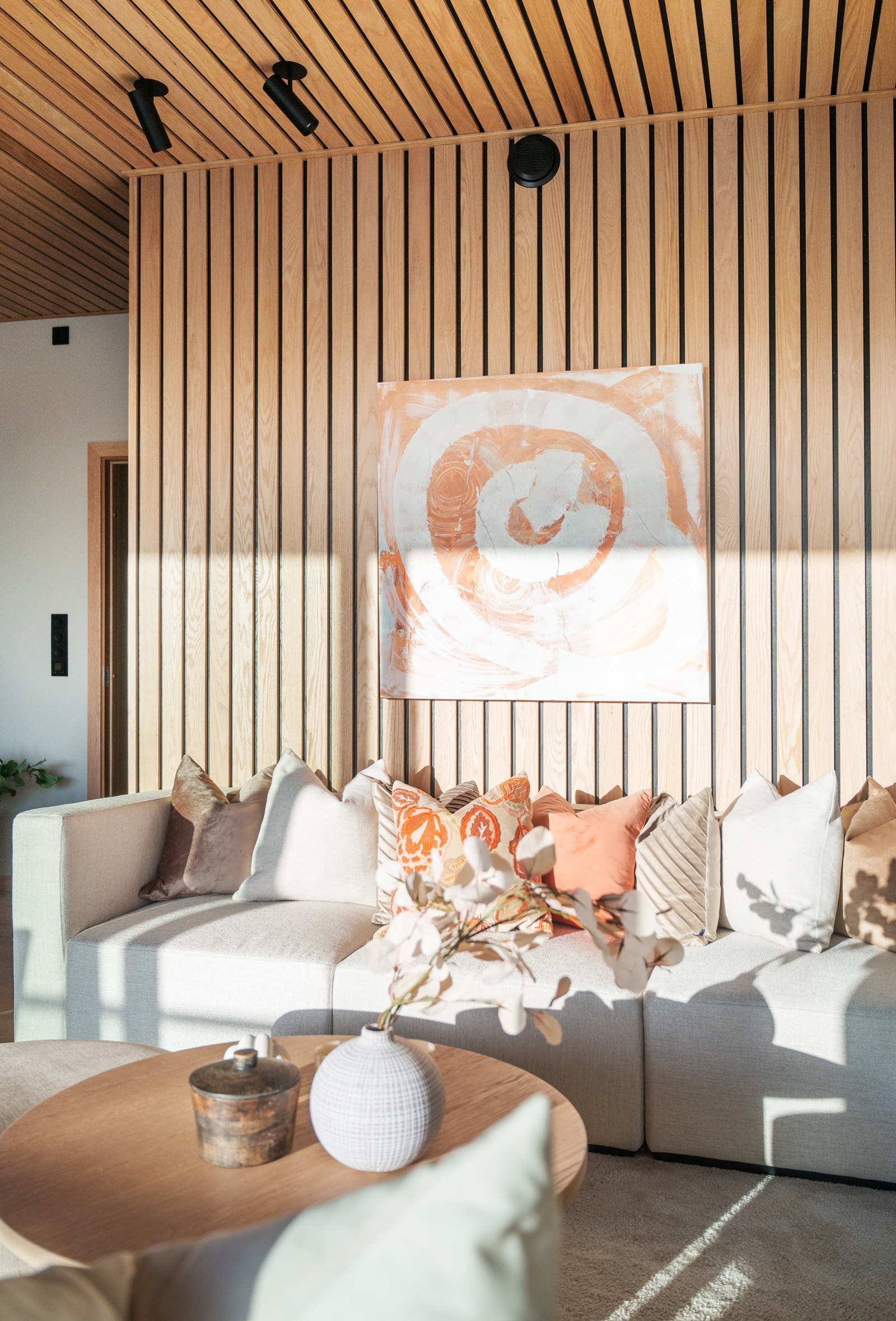 Rommet har en god møbleringssone. Galleribilde