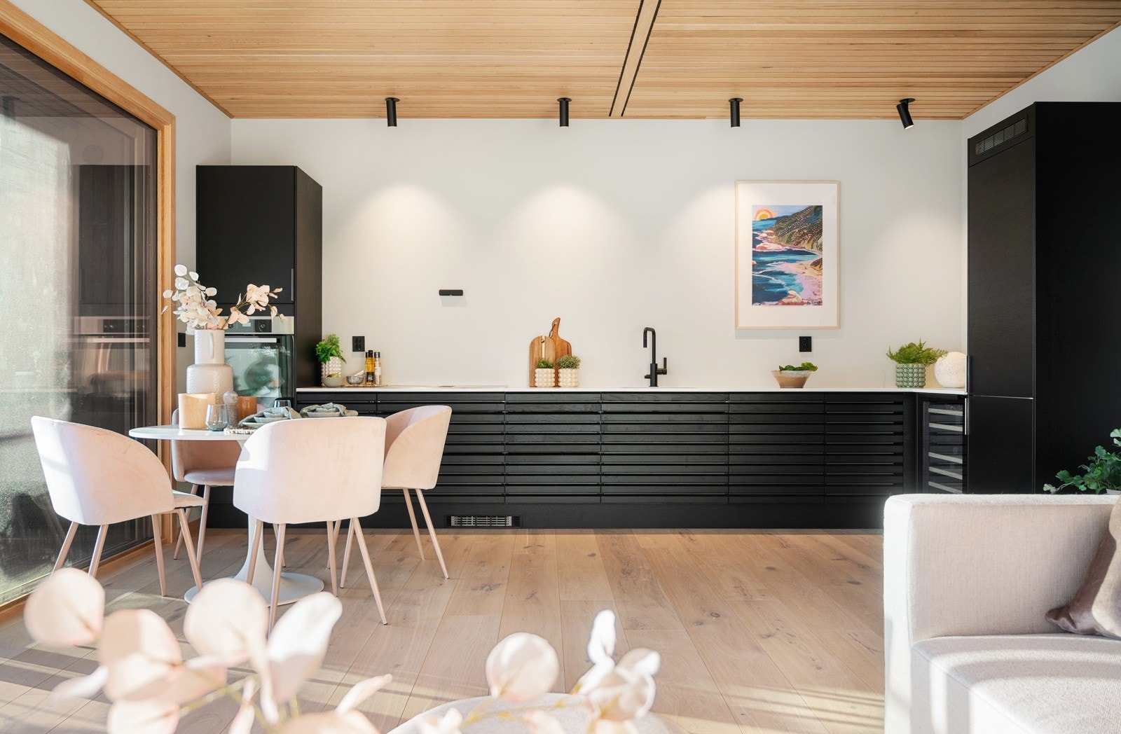 Leiligheten har eksklusiv kjøkkeninnredning fra Sigdal, type Eikeli. Galleribilde