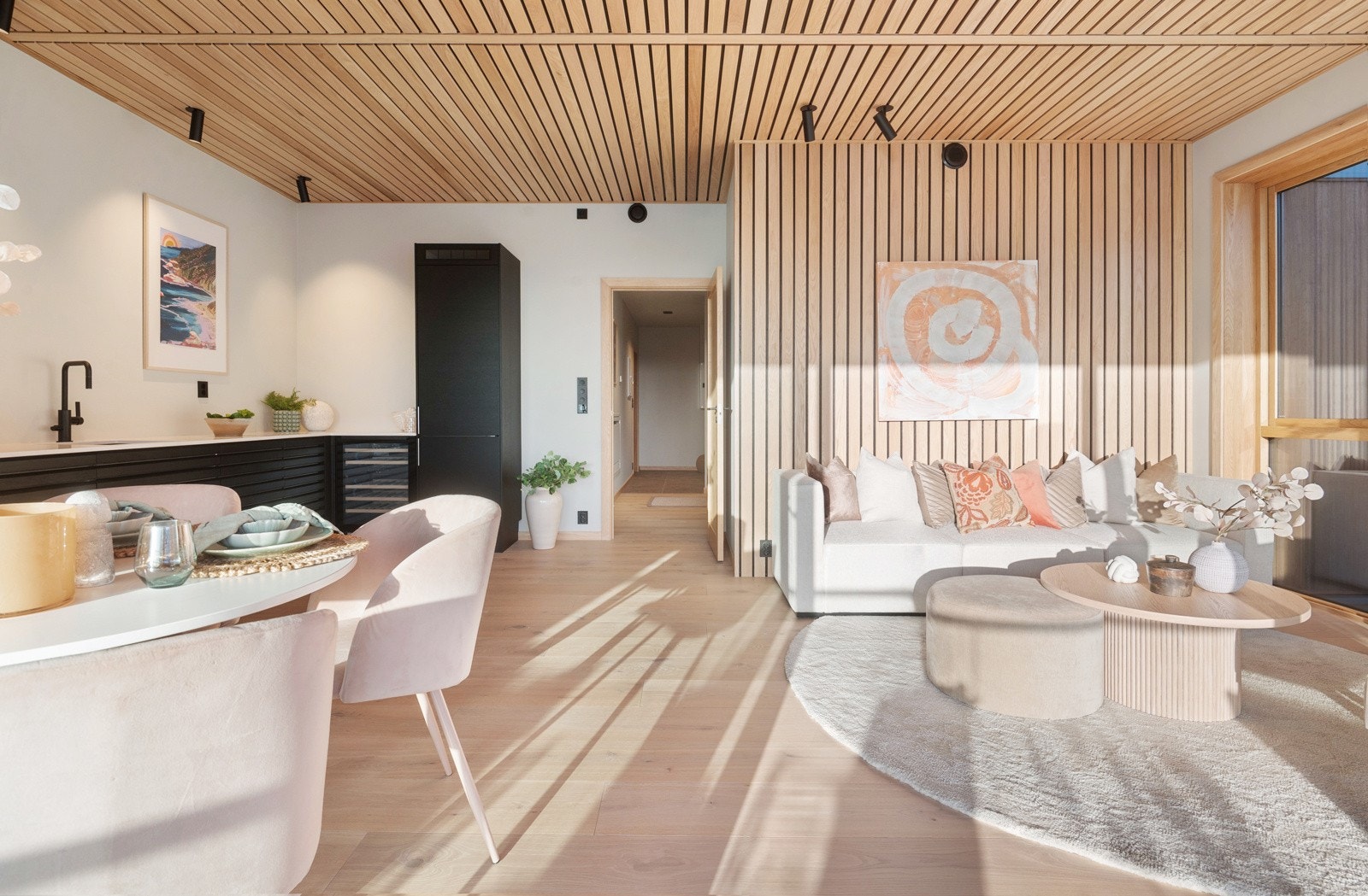 Leilighetene har stue og kjøkken i åpen løsning. Galleribilde