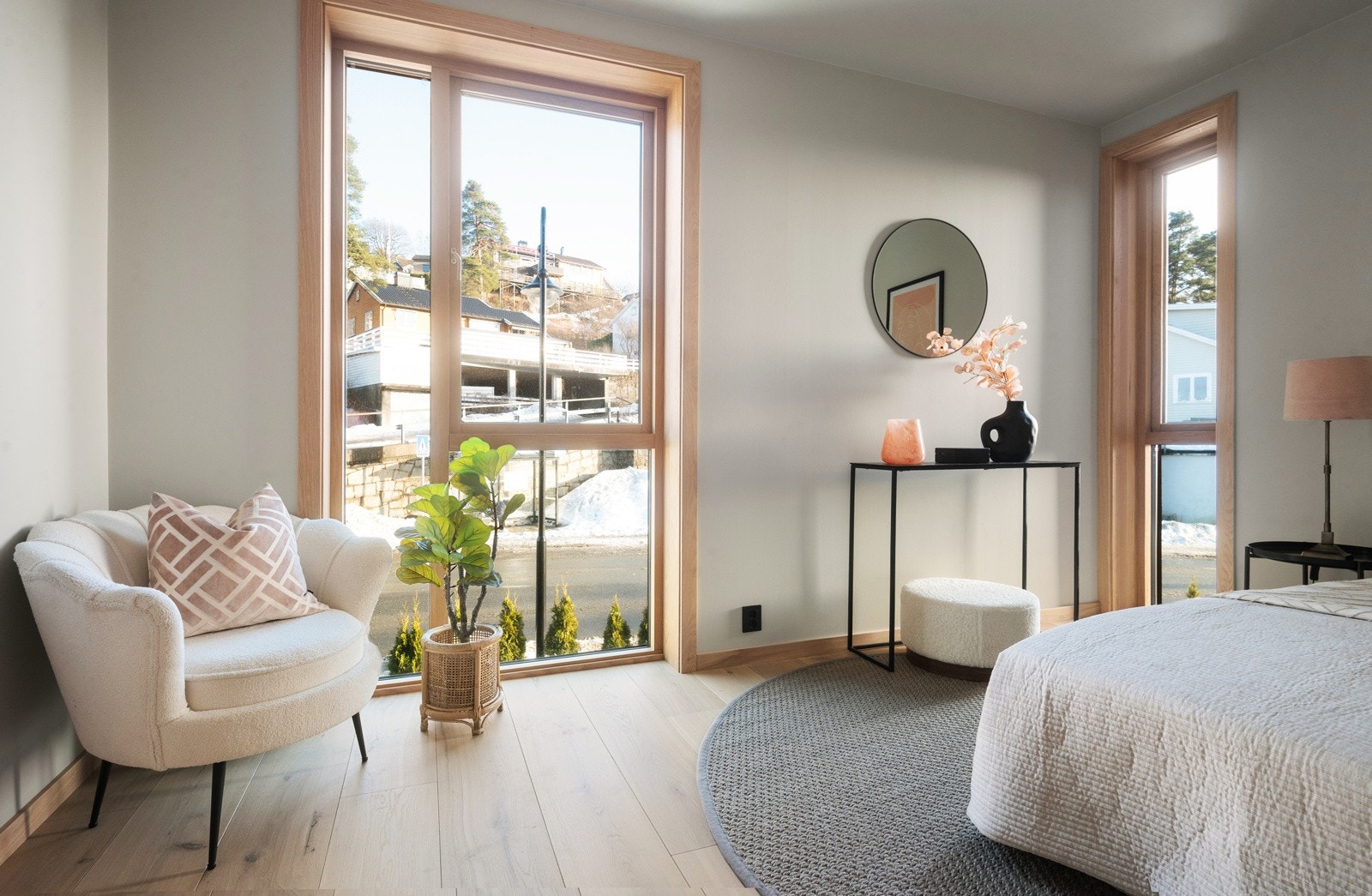 Begge soverom har god plass for skap, kommoder og/eller lignende. Galleribilde