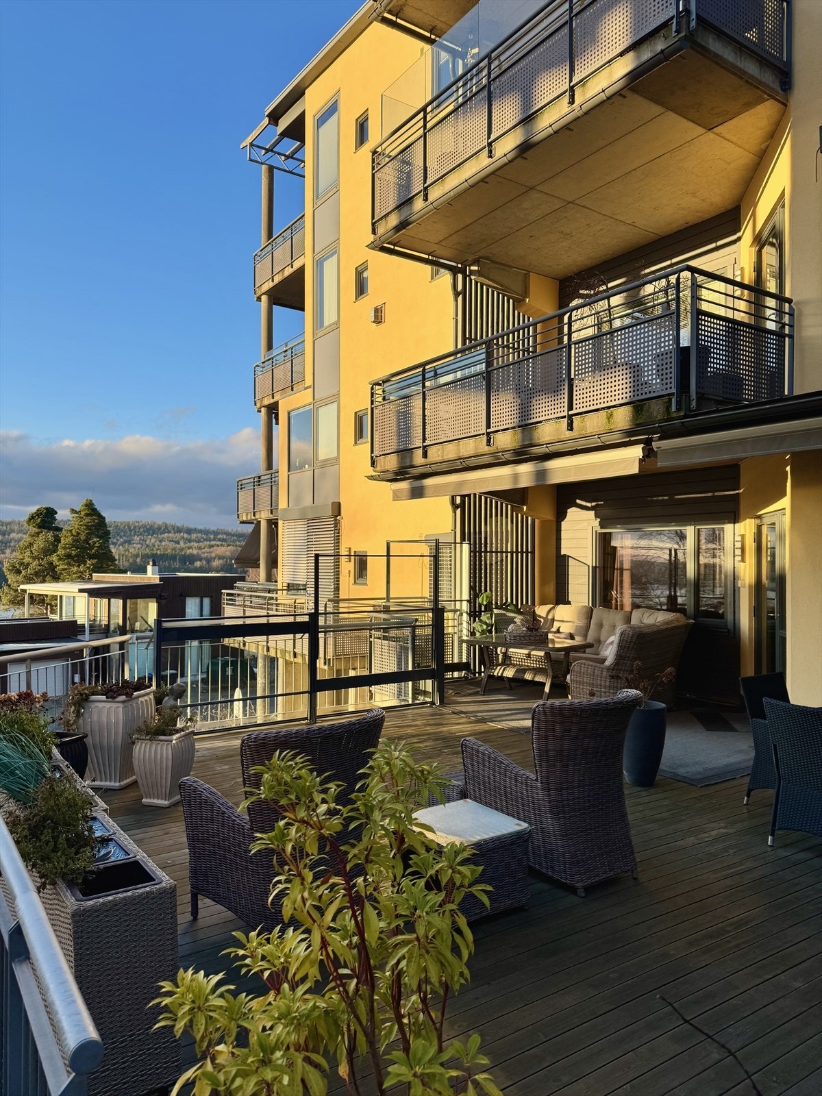 Romslig leilighet med stor terrasse. Sjøutsikt. Kort gange til Verket og Moss sentrum. Galleribilde