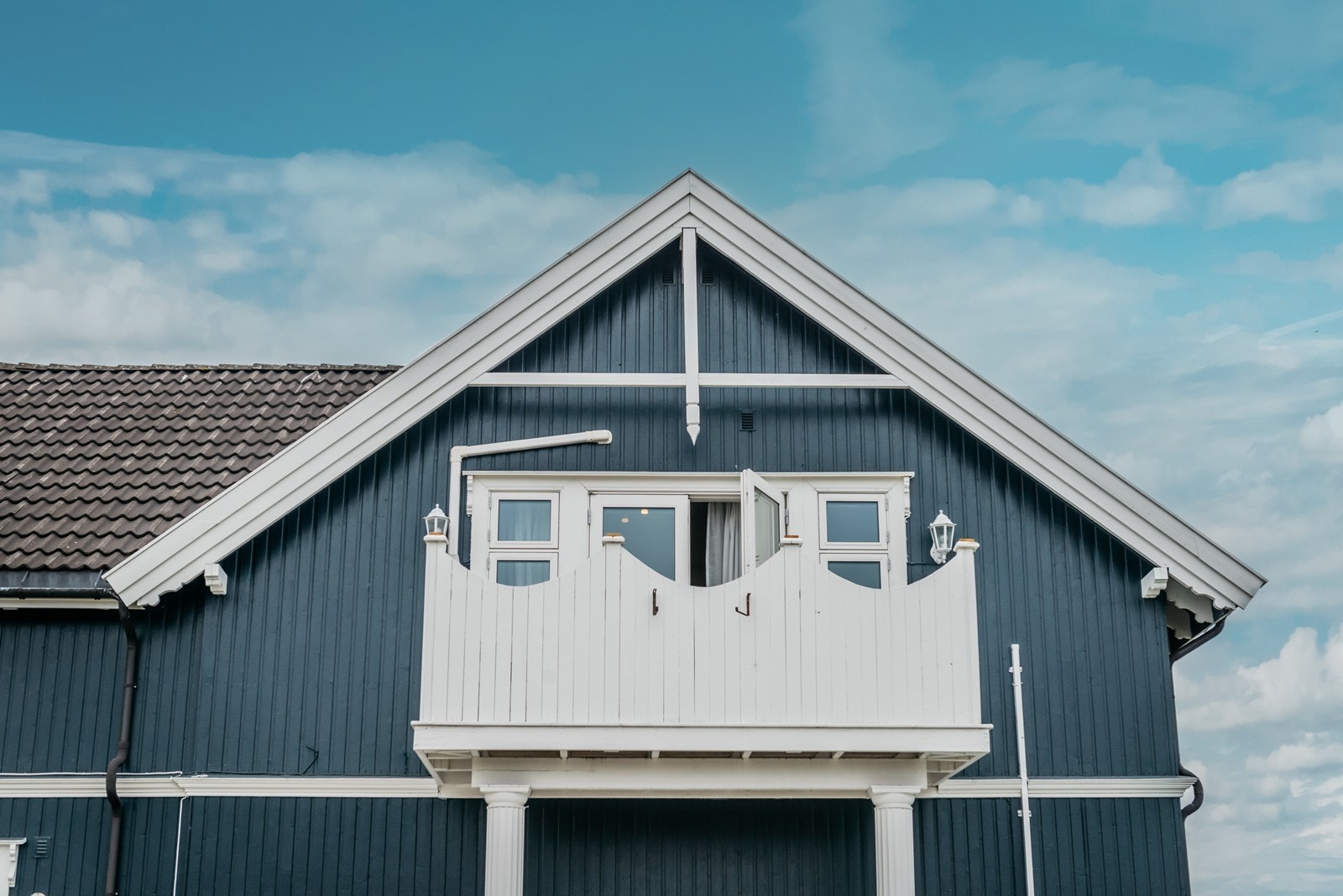 Solrik balkong. Galleribilde