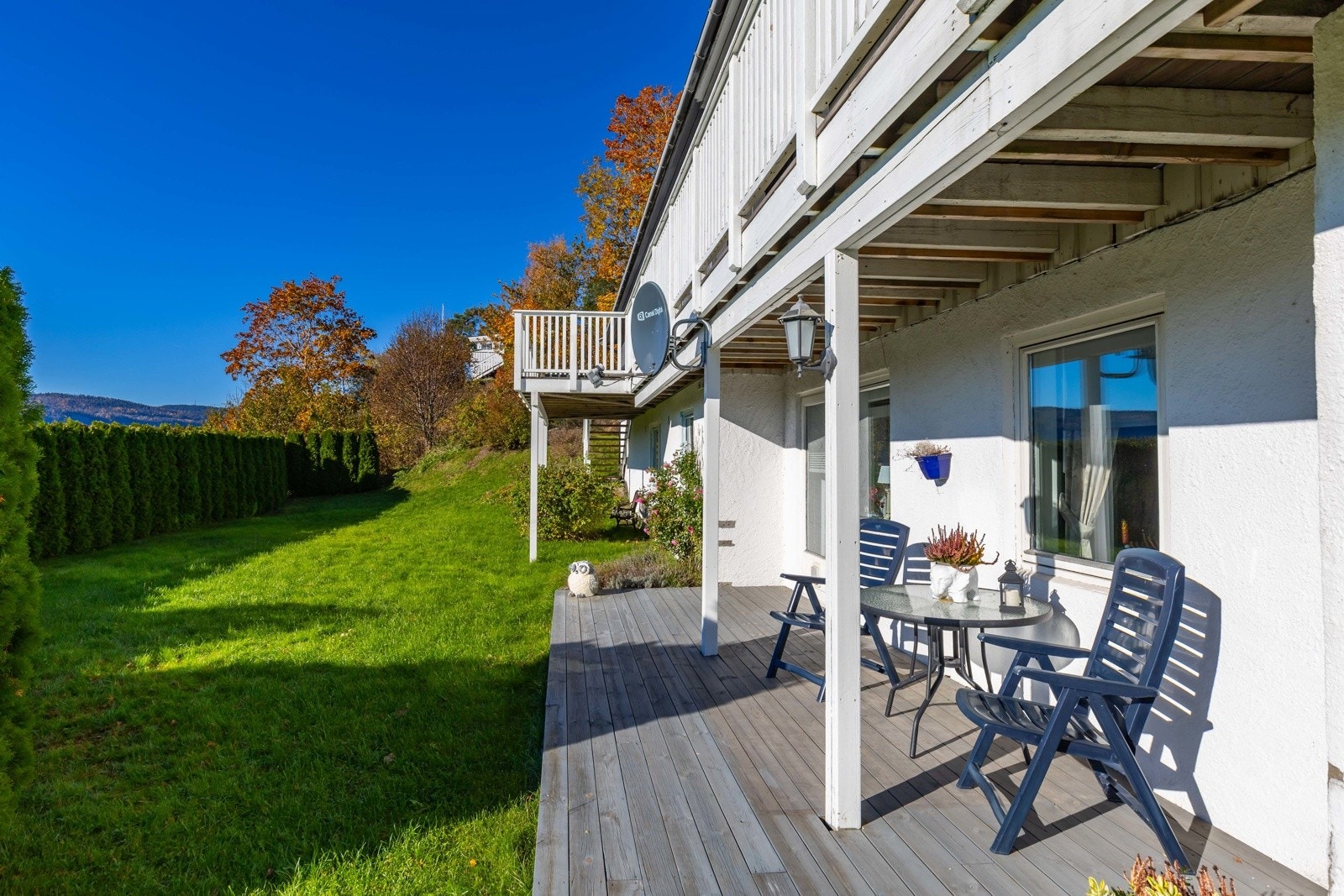 Uteplass tilhørende utleieboligen. Galleribilde