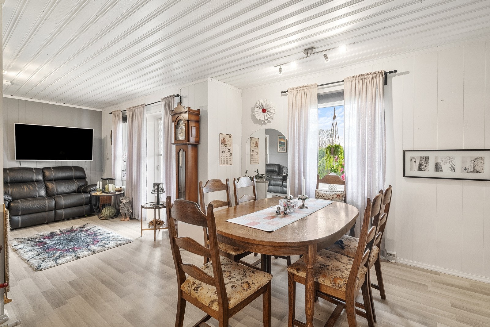 Spisestue i utleieboligen. Galleribilde