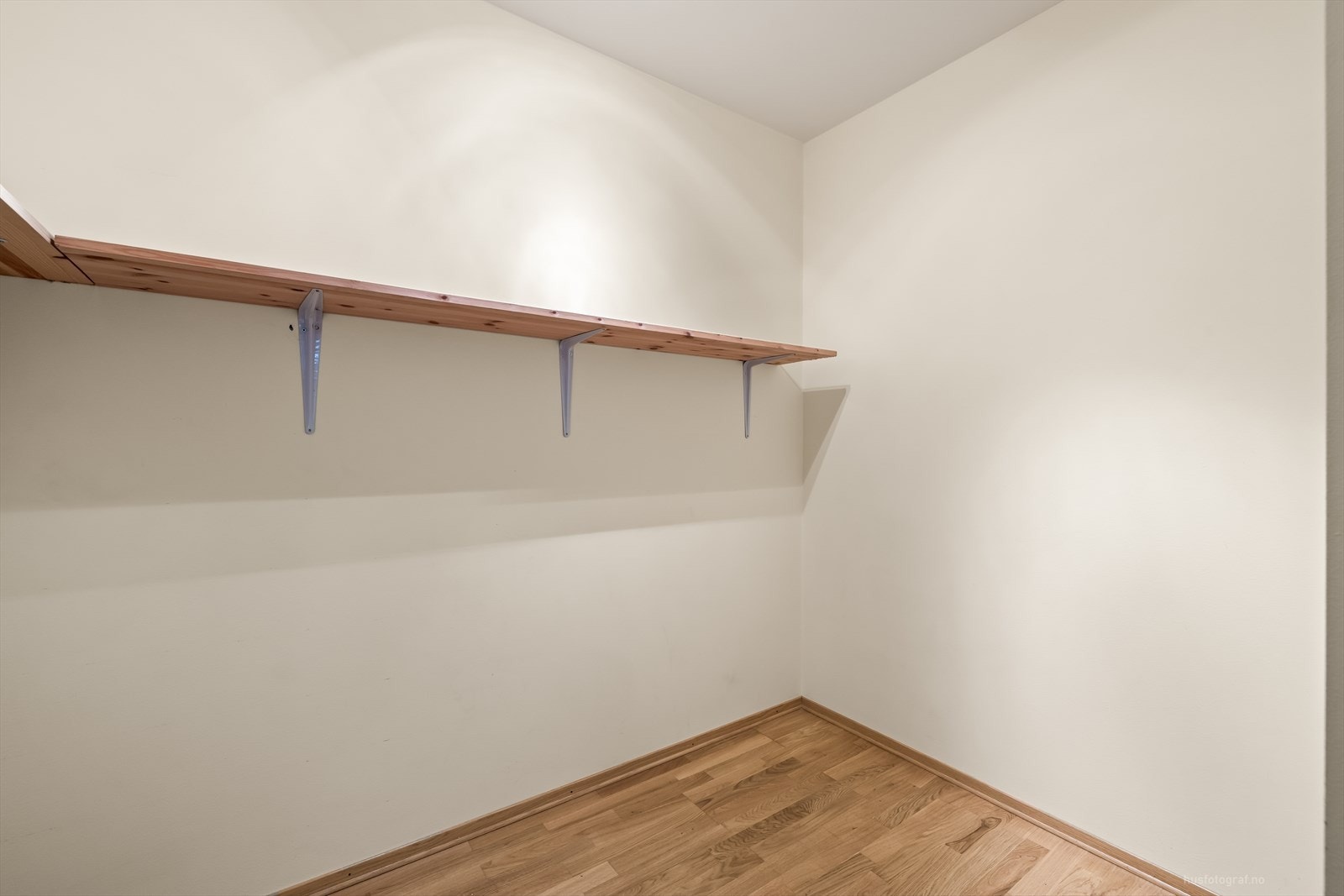 I tillegg til innvendig bod, medfølger det bod i felles garasjeanlegg ved parkeringsplassen Galleribilde