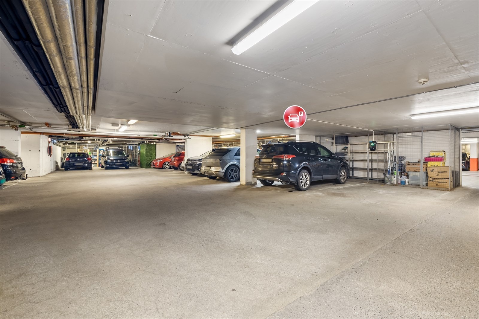 Det medfølger også privat bod og en garasjeplass i parkeringsanlegget. Det er mulig å installere lader Galleribilde