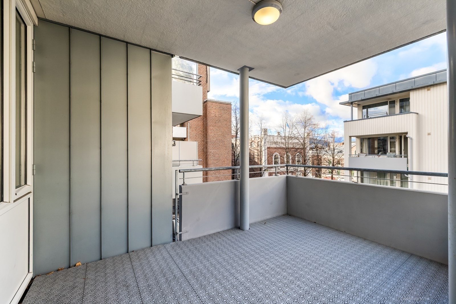 Her er det plass til sittegruppe og beplantning. Trivelig utsyn Galleribilde