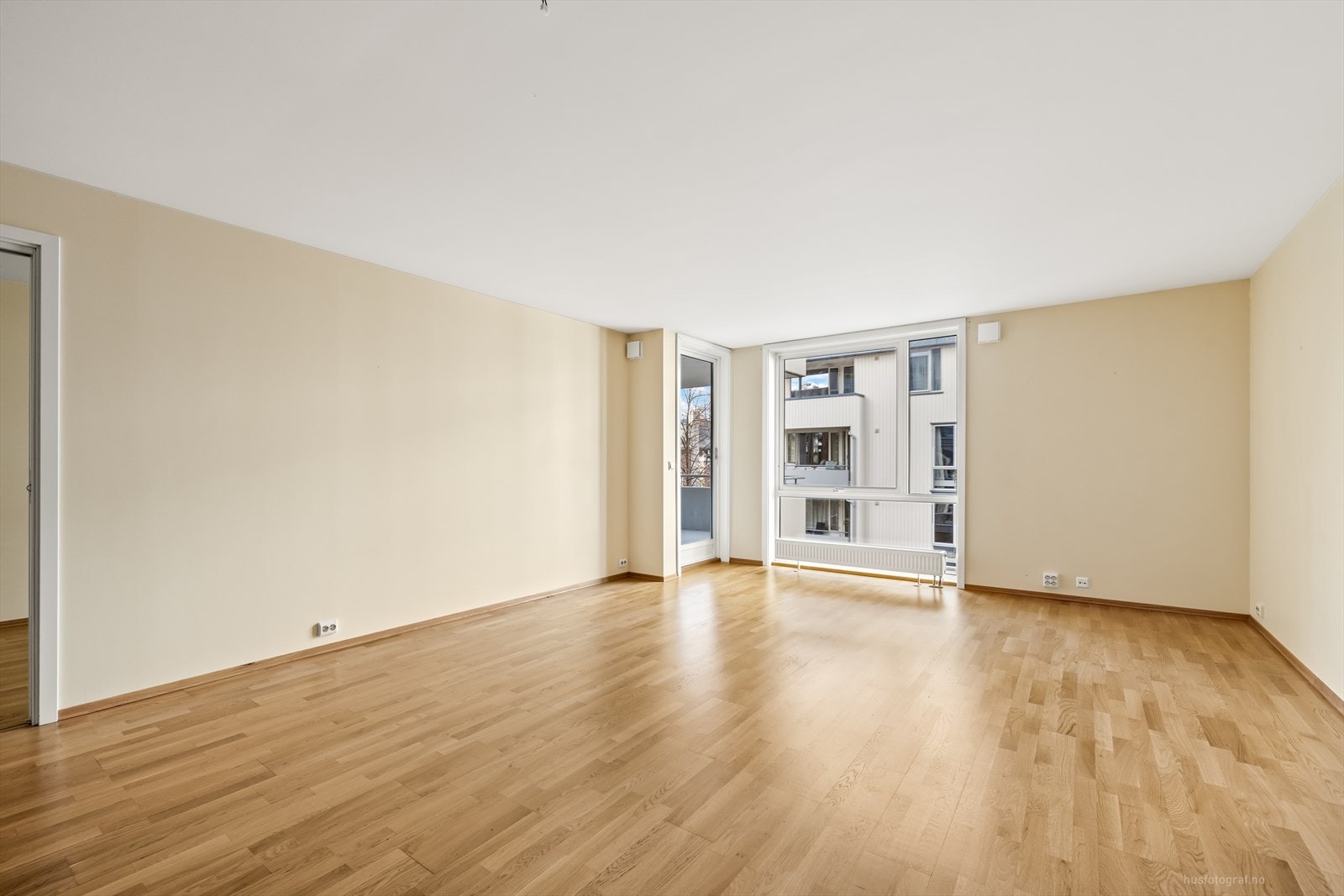 Stuen har en fin størrelse. Parkett i alle rom Galleribilde