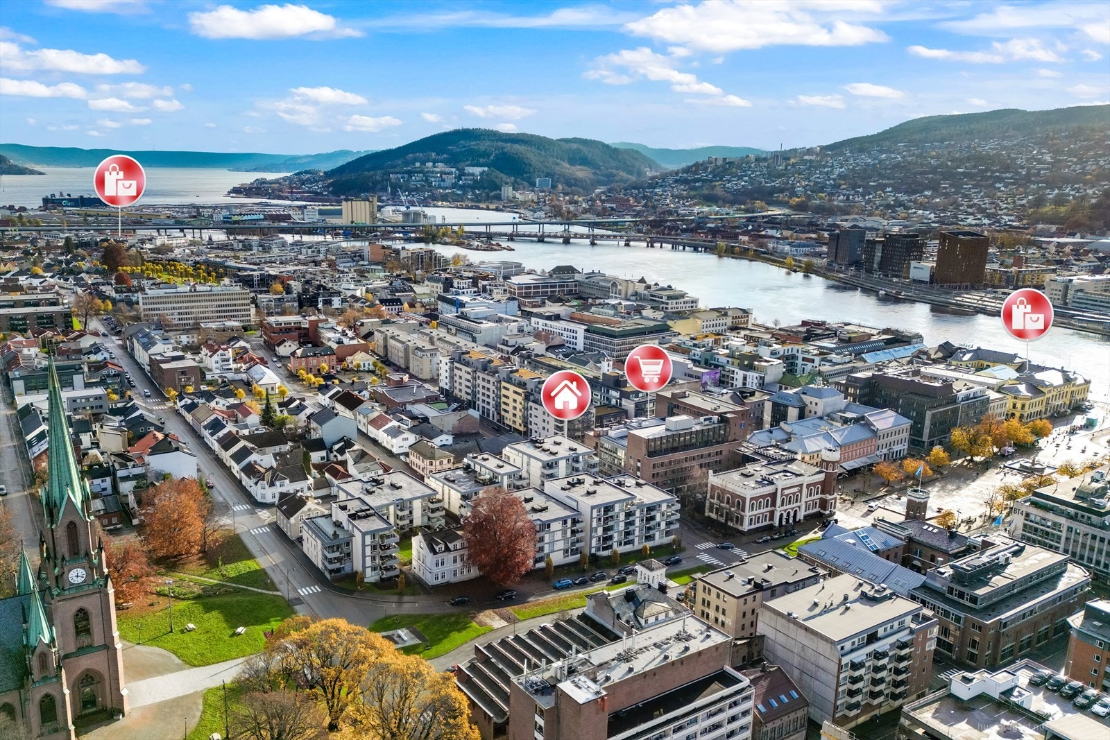 Med den sentrale beliggenheten har du alle handels og servicetilbud i nærhet til leiligheten. Dagligvarehandelen kan gjøres ved blant annet CC Meny/Spar, Rema 1000 i Engene og Spar med ferskvaredisk på Torget Vest Galleribilde