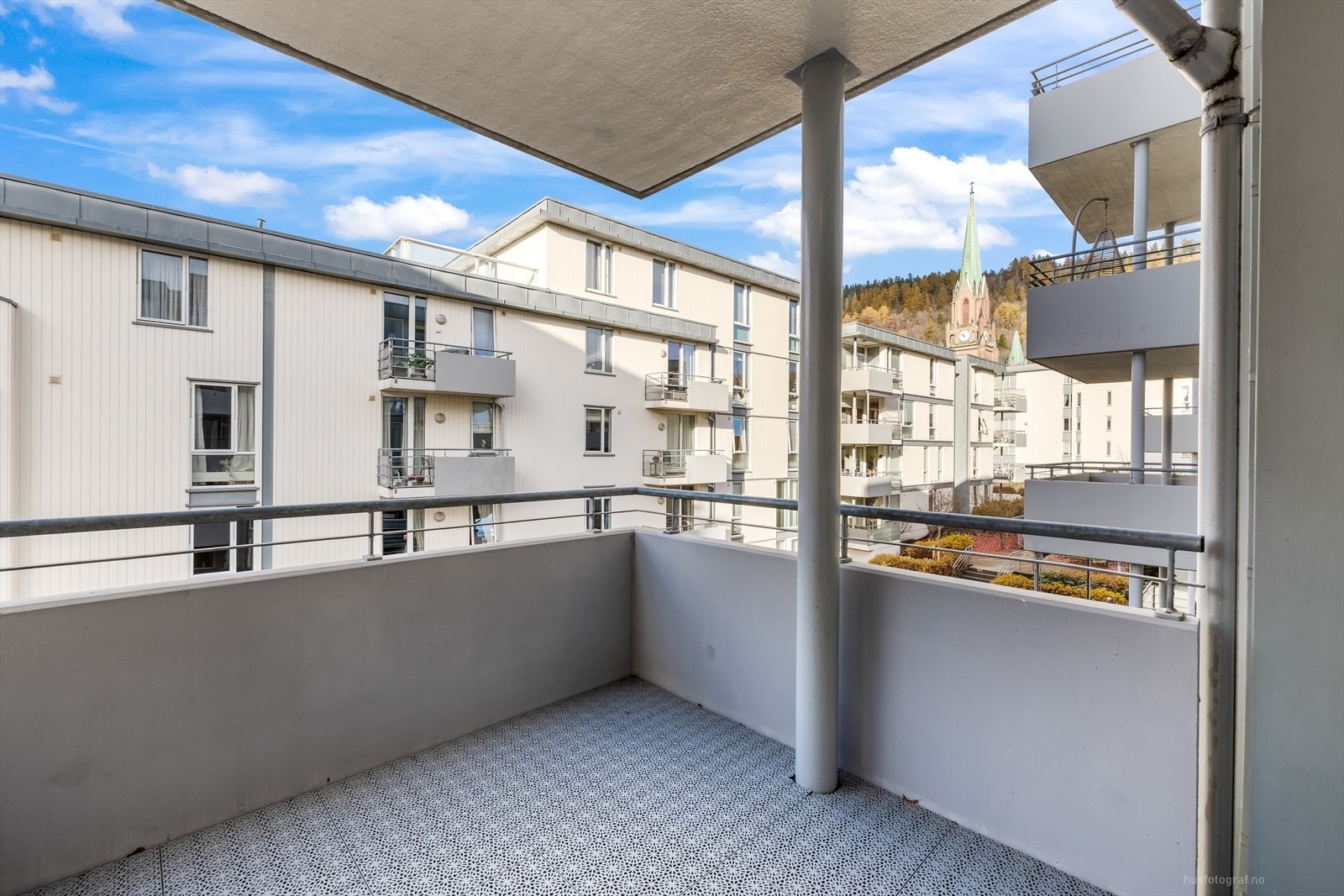 Herfra kan man se klokketårnet til Bragernes kirke Galleribilde