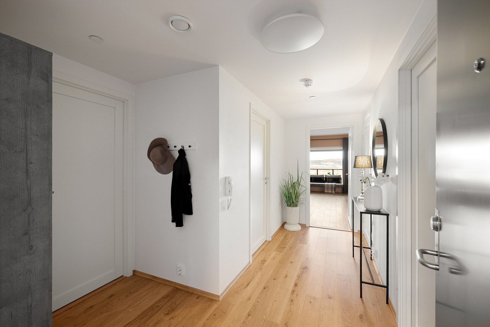 Romslig entré som gir et godt førsteinntrykk Galleribilde