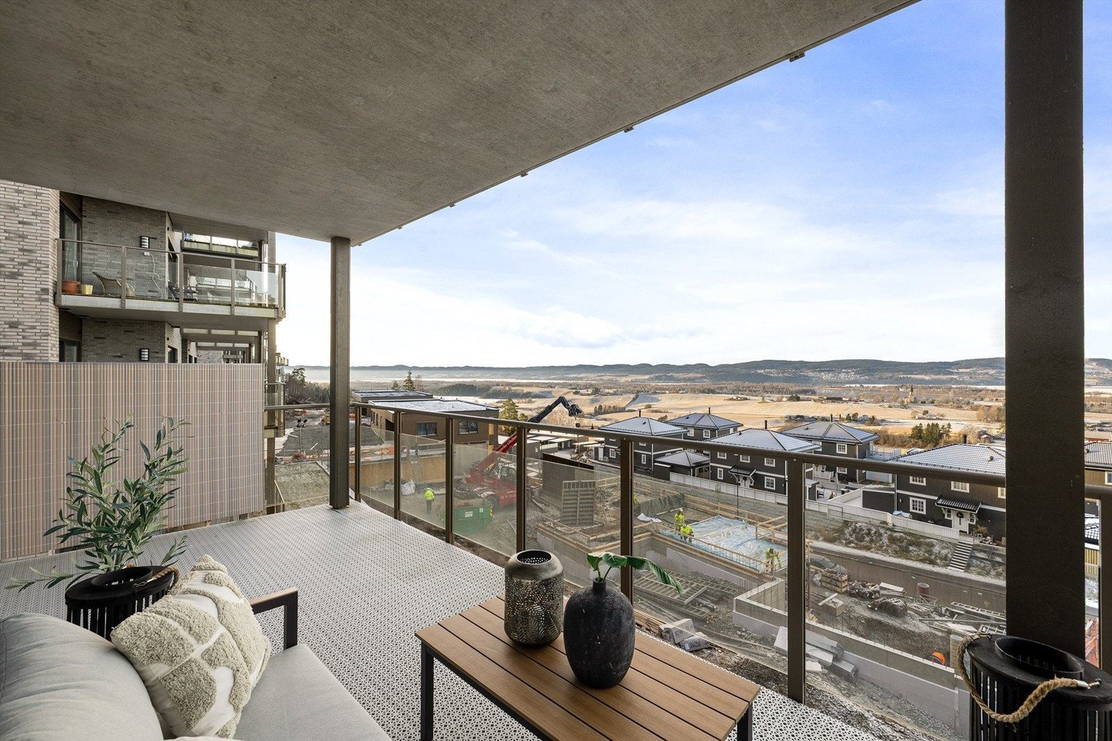 Eiendomsmegler Krogsveen v/Per Inge Hunvik ønsker velkommen til Trevaliglia 1! Galleribilde