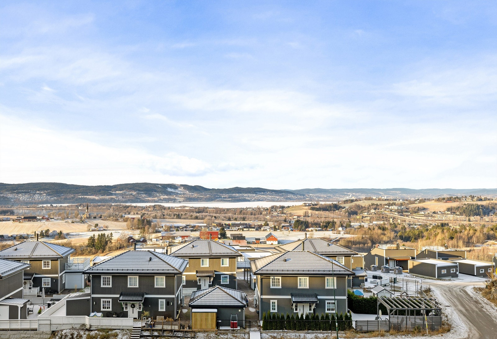 Dagligvarehandelen kan gjøres hos Joker Løkenåsen, kun en kort kjøretur unna. Galleribilde