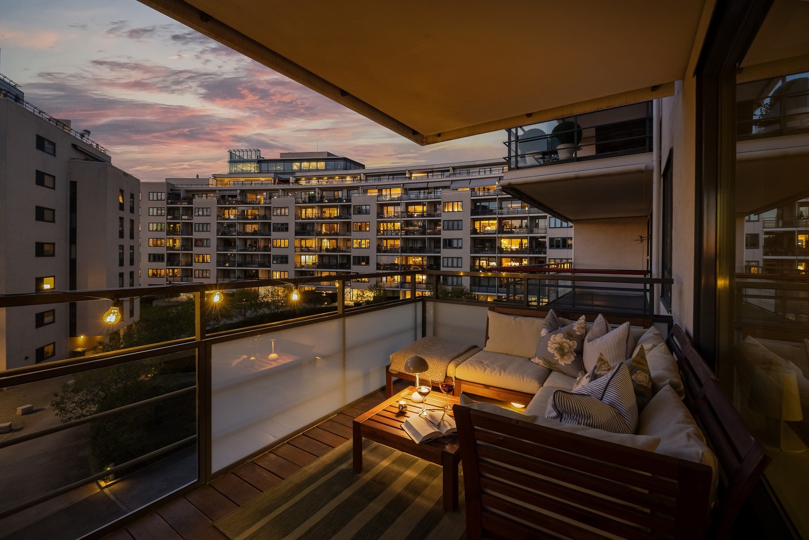 Balkongen legger til rette for lange og hyggelige sommerkvelder. Galleribilde