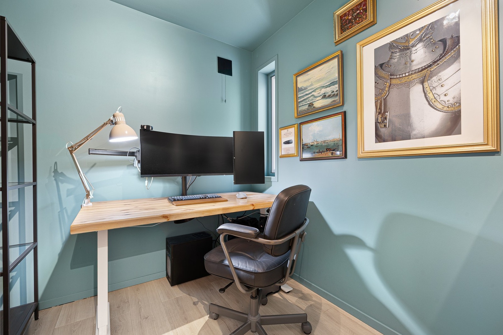 Det kompakte kontoret på 4,3 kvm er godt egnet til hjemmearbeid. Galleribilde