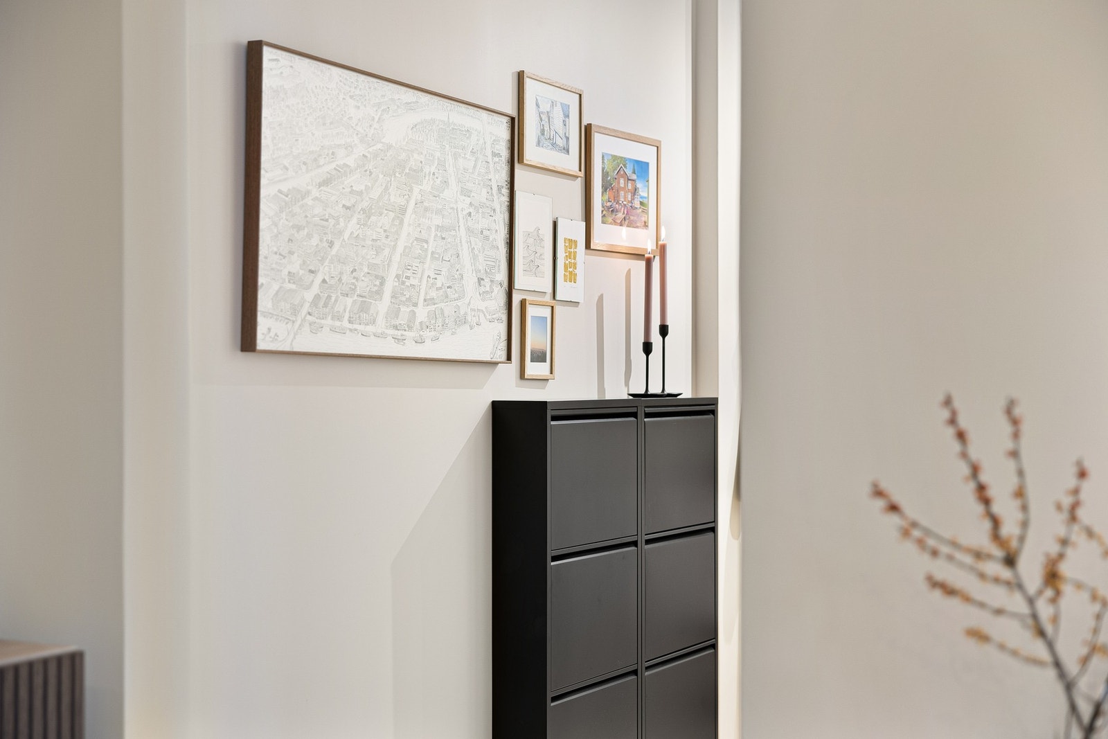 Detaljbilde av entré. Har du spørsmål til leiligheten er det bare å ta kontakt med megler på 941 60 434. Galleribilde