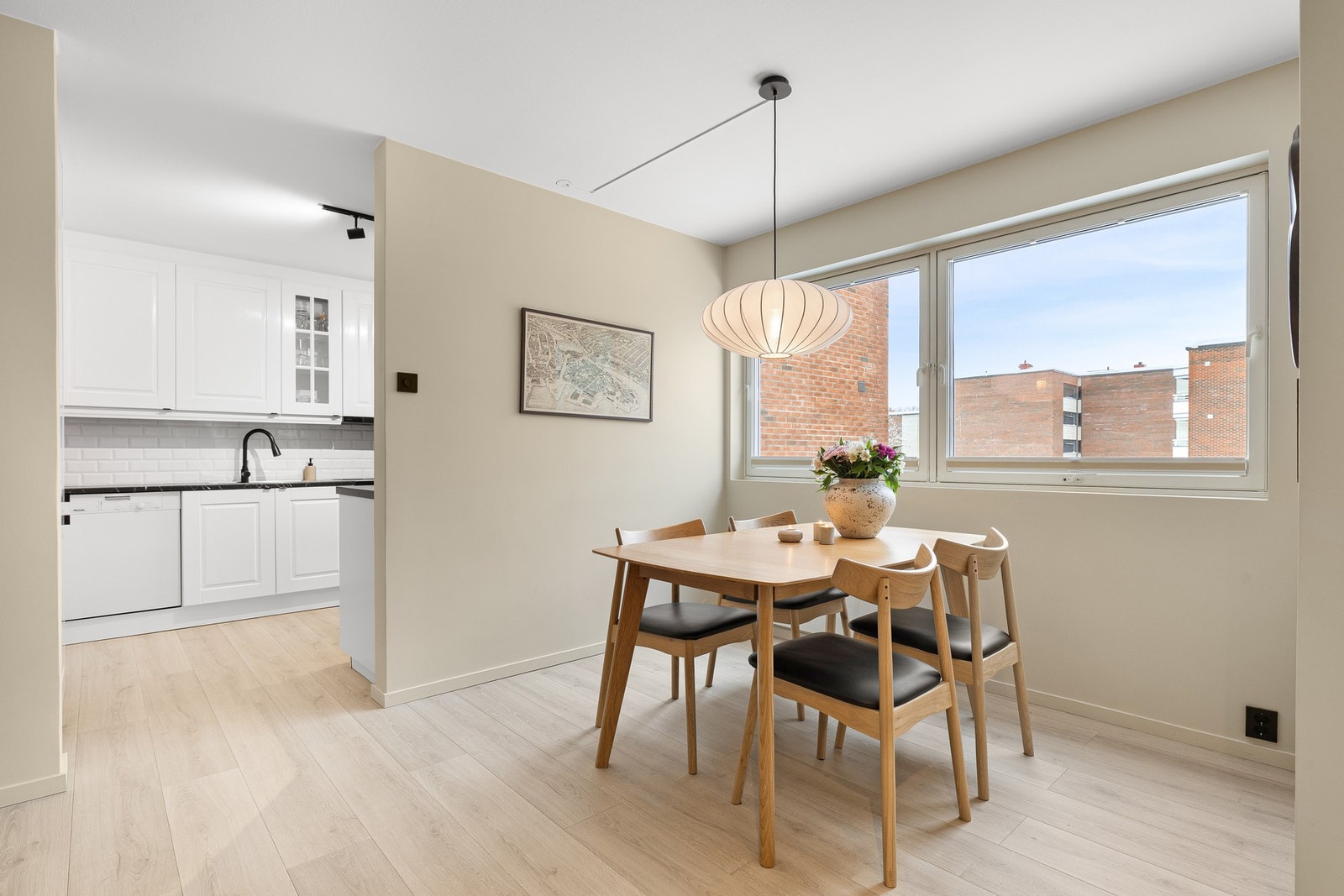 TV-pakke, fibernett, kommunale avgifter, driftskostnader, bygningsforsikring med mer er inkludert i felleskostnadene. Her er det med andre ord minimalt med "ekstra"-kostnader. Galleribilde