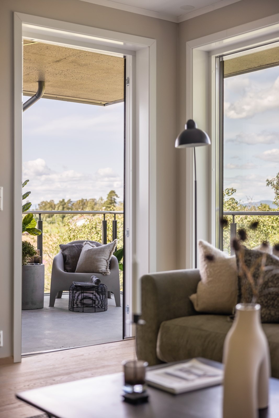 Fra stuen er det utgang til overbygget veranda Galleribilde